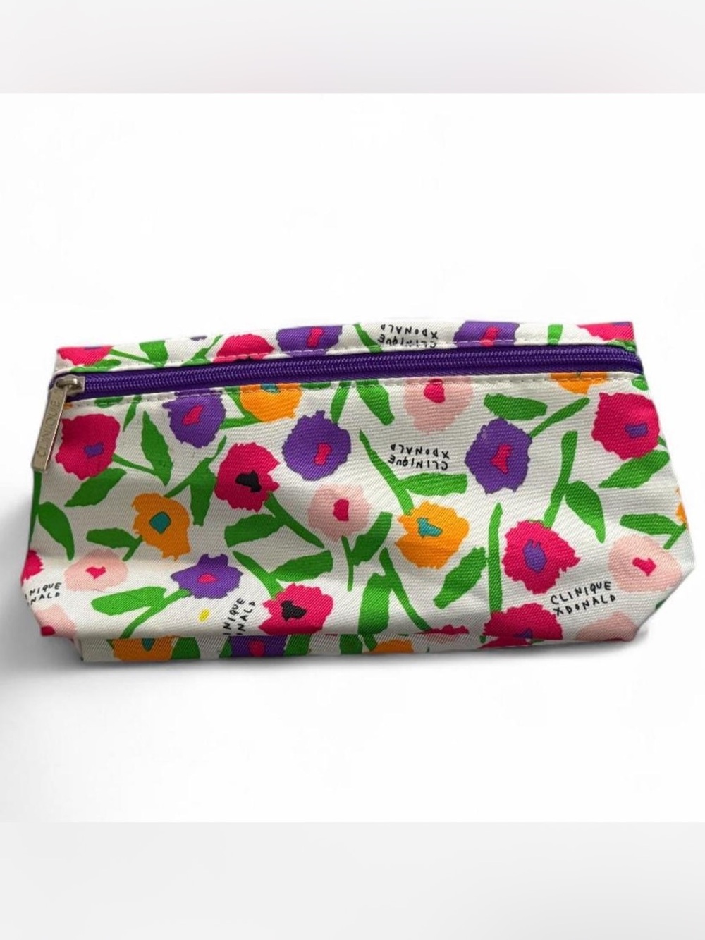 🛍️3/$15 Clinique × Donald
Robertson floral makeup bag Limited
Edition